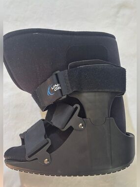 United Ortho Air Cam Walker Fracture Boot Black Medium M New Without Tags